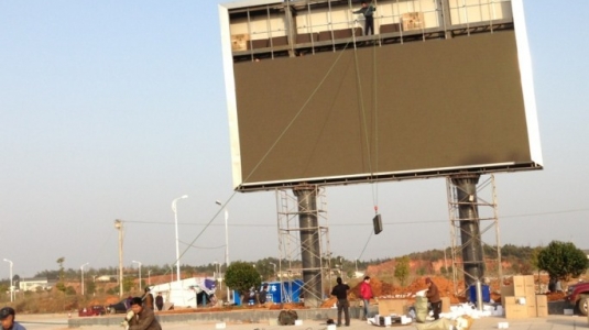 湖南岳陽(yáng)汨羅火車站東廣場(chǎng)P10戶外全彩LED顯示屏