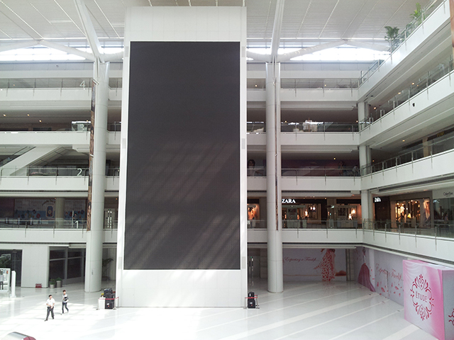 遼寧沈陽皇城國際商貿(mào)城P5室內(nèi)全彩LED顯示屏由上海智彩科技承制、安裝