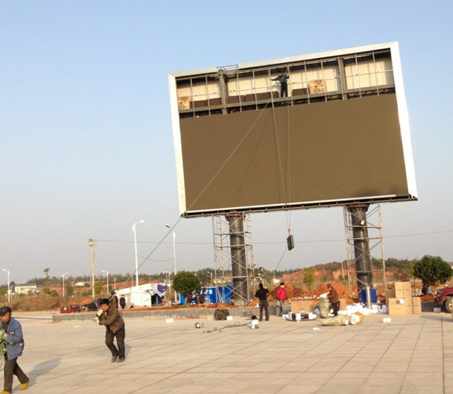 湖南岳陽(yáng)汨羅火車站東廣場(chǎng)P10戶外全彩LED顯示屏由上海智彩科技定制